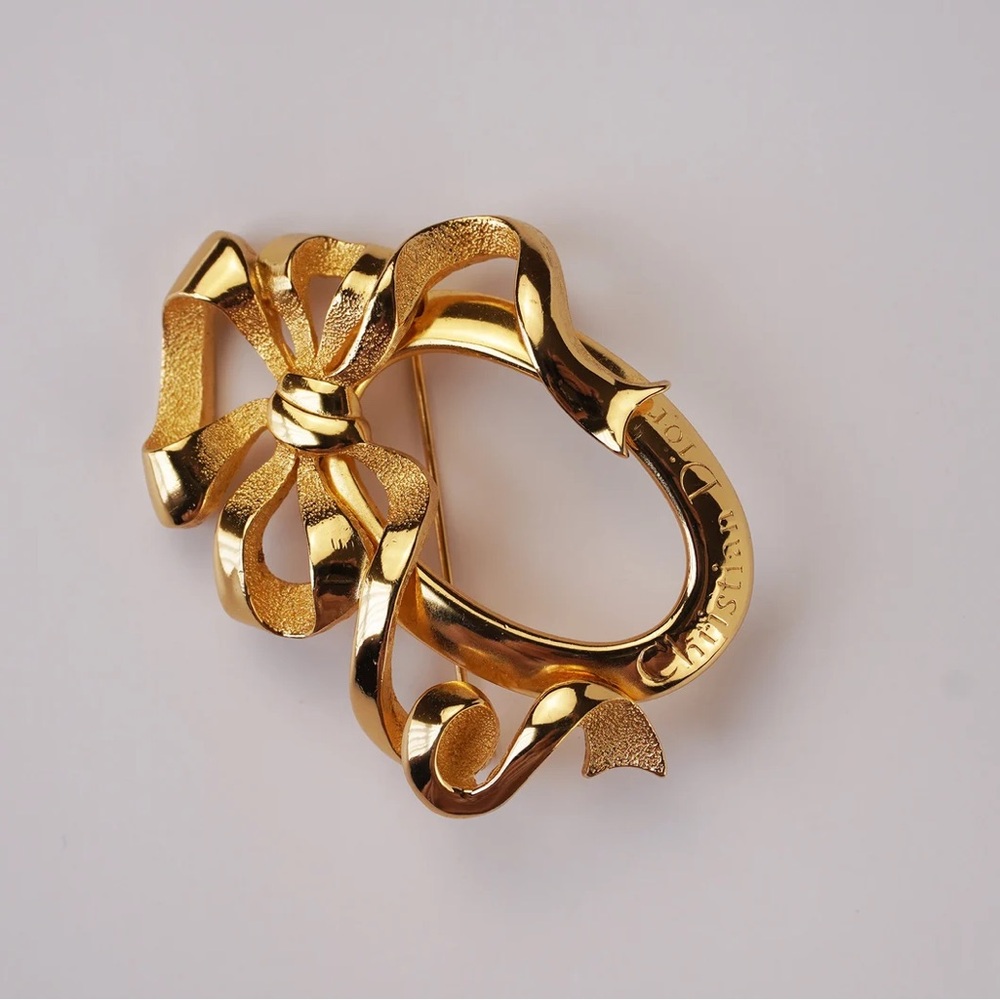 CHRISTIAN DIOR Vintage Logo Ribbon Brooch.